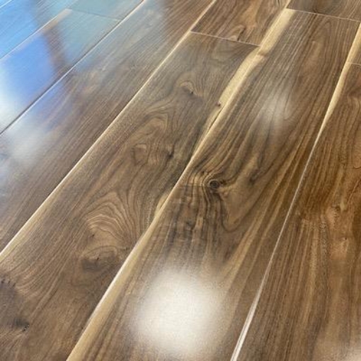 Varnished Walnut 8mm 4v High Gloss 2.02m2 laminate